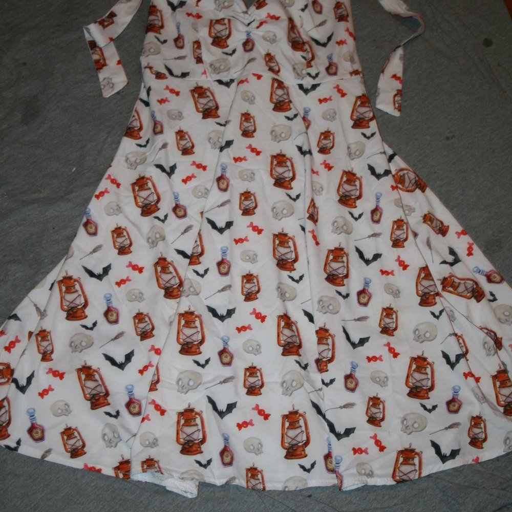 sleeveless  poly blend Halloween print dress skull